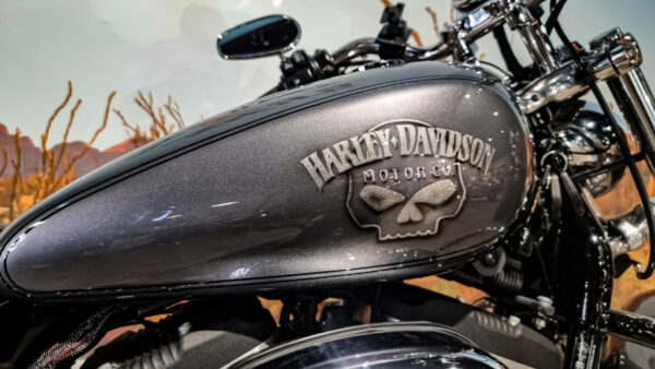 Harley-Davidson-XL1200C-Sportster-Custom-1200-2015