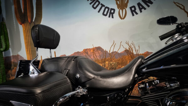 Harley-Davidson-FLHRC-Road king classic-2012