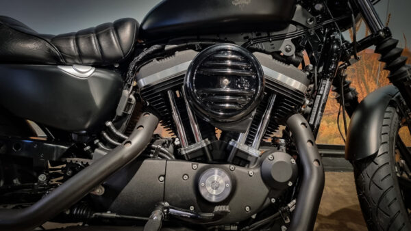 Harley-Davidson-Sportster-883 Iron-XL883N-2016
