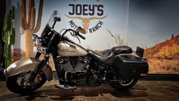 Harley-Davidson-Heritage Classic-Softail-FLHCS-2017