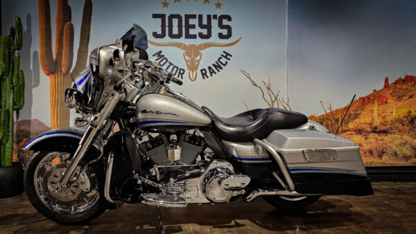 Harley-Davidson-FLHTCUSE-CVO-Ultra -Street Glide look-Bagger
