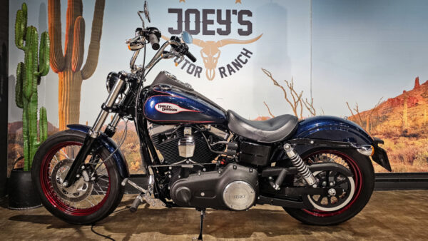 Harley-Davidson-Street Bob Limited-FXDBB-2013-Dyna