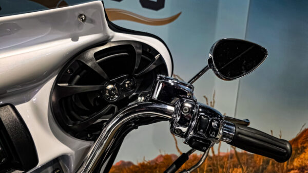 Harley Davidson-Roadking classic-FLHRC-2000