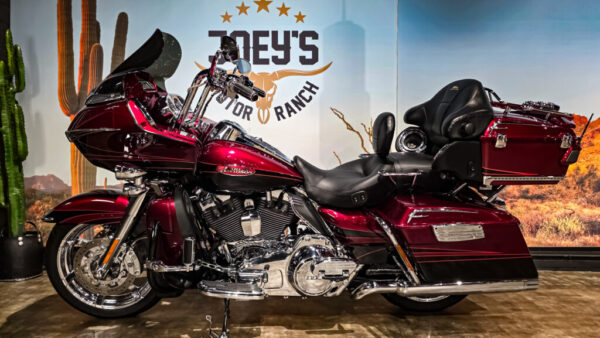 Harley-Davidson-FLTRUSE-Road Glide Ultra-CVO