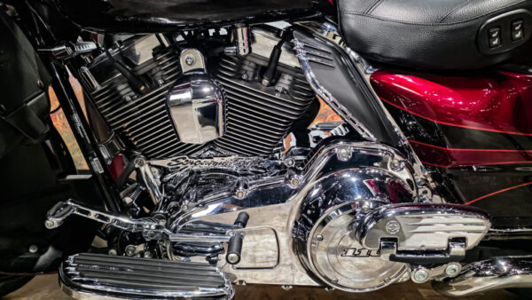 Harley-Davidson-FLTRUSE-Road Glide Ultra-CVO