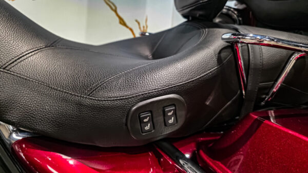 Harley-Davidson-FLTRUSE-Road Glide Ultra-CVO