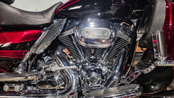 Harley-Davidson-FLTRUSE-Road Glide Ultra-CVO