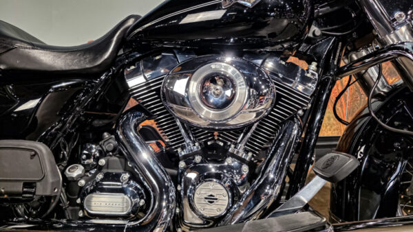 Harley-Davidson - Road King Classic - 2011 - FLHRC (12)