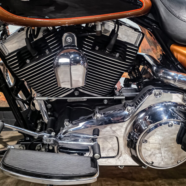 Harley-Davidson - Road King Classic - FLHRC - Anniversary 105th edition - 2008 (1)