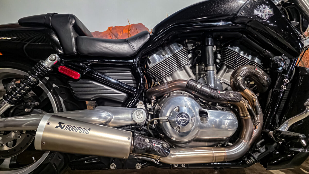 Harley-Davidson - VROD Muscle - VRSCF - 2015 (1)