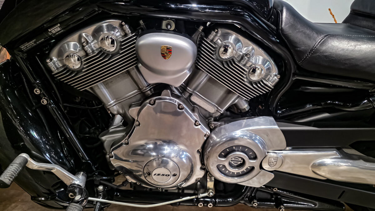 Harley-Davidson - VROD Muscle - VRSCF - 2015 (1)