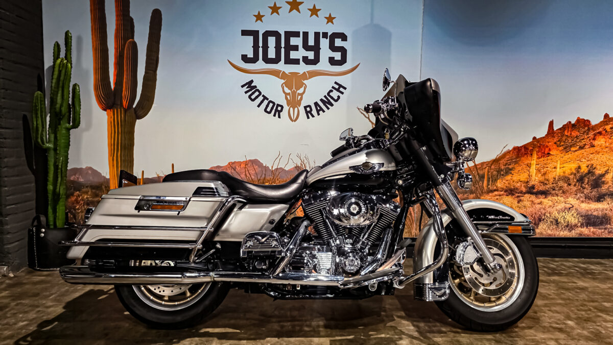 Harley-Davidson - FLHTCU - Electra Glide Ultra Classic - 2003 - 100th anniversary edition (4)