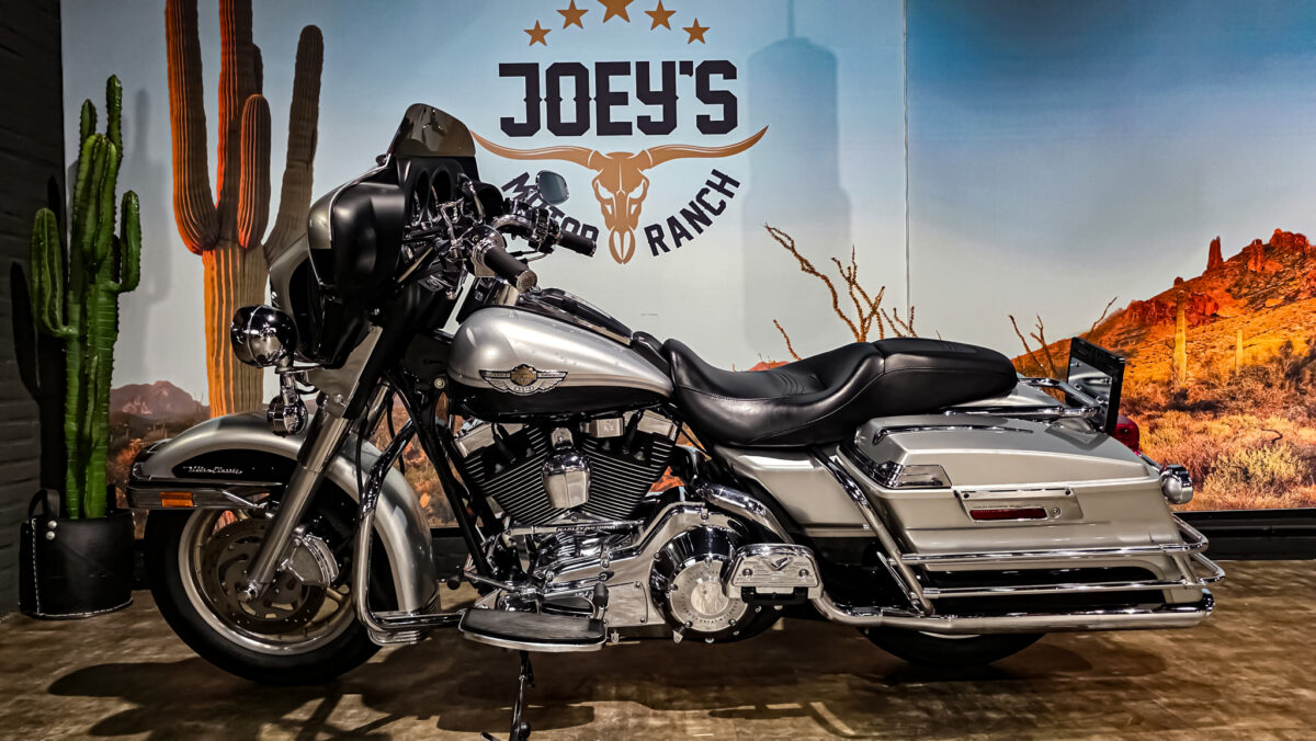 Harley-Davidson - FLHTCU - Electra Glide Ultra Classic - 2003 - 100th anniversary edition (4)