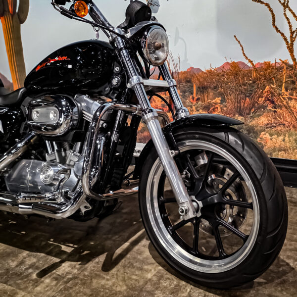 Harley-Davidson - Sportster 883 superlow - 2014 (3) Harley-Davidson - Sportster 883 superlow - 2014 (1)